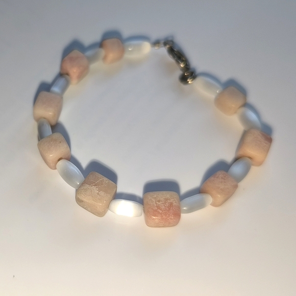 Pink Rhodochrosite And White Bead Bracelet - Picture 3 of 13